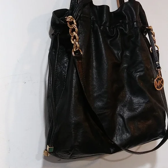 Michael Kors Black Shoulder Bag - Picture 4 of 13